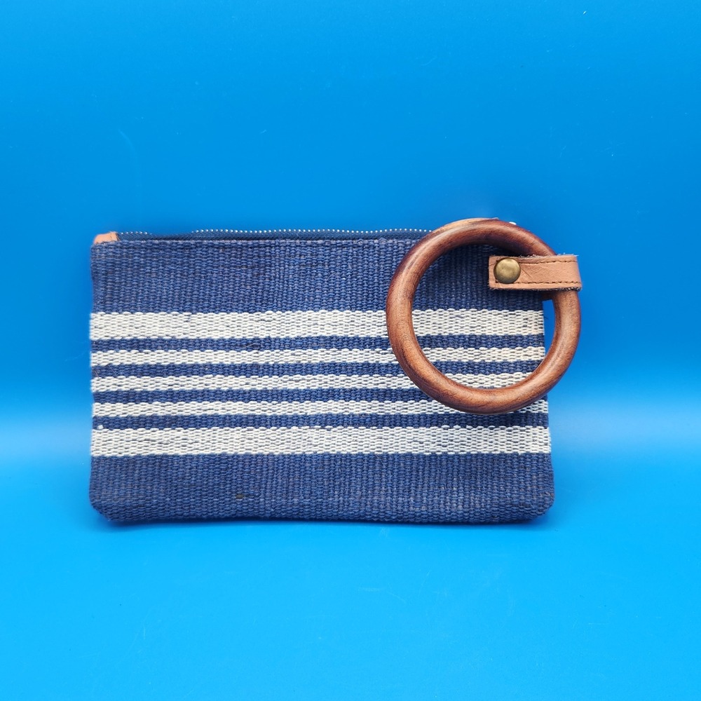 NWOT Mudpie Blue and White Wristlet Clutch Purse with Wooden Ring